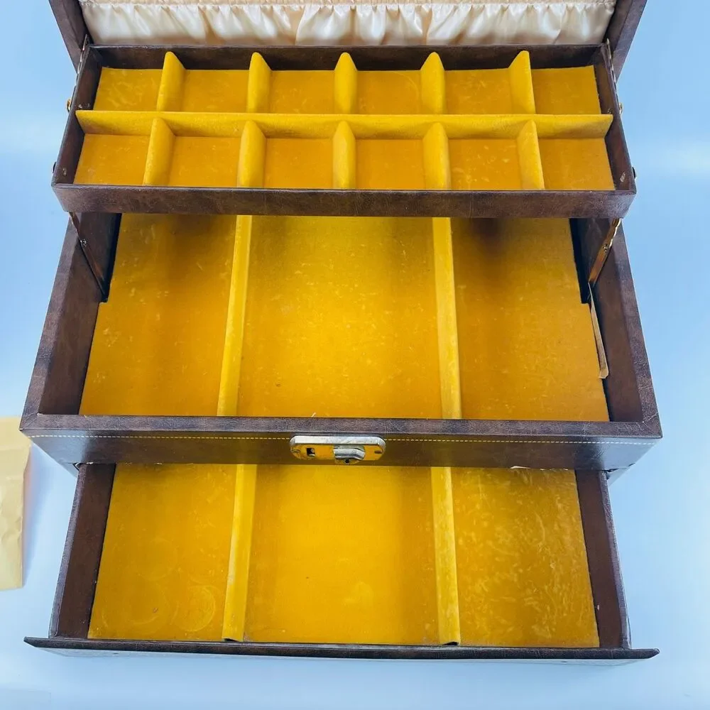 VTG MELE 4-Tier Jewelry Box MCM Mid-Century Faux Leather Satin Gold Velvet w KEY